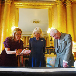 Król Karol III i królowa Camilla otrzymują List Koronacyjny, oficjalny zapis ich koronacji