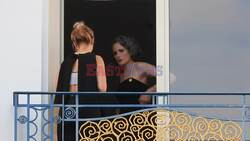 Andie MacDowell podczas mini sesji zdjęciowej w Cannes - BackGrid UK