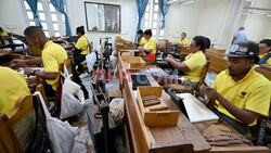 Images of Cuban cigar rollers - AFP