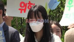 Embryo activist: baby's lawsuit takes on S. Korea climate inaction - AFP