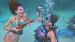 Welcome To Glastonbur-sea! Underwater Music Festival Held In Florida Keys