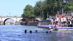 Paris Mayor Swims in Clean Seine Ahead of 2024 Olympics