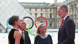 Paris 2024 guests arrive for a gala dinner at the Louvre Museum - AFP