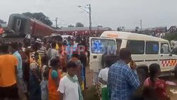 Rescue workers at scene of India train derailment - AFP