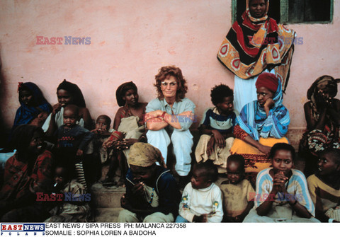 SOPHIE LOREN NA ROZDANIU COSTUME DESIGNERS GUILD AWARDS