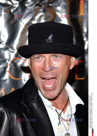 BRUCE WILLIS Z CHLOPCEM NA PLANIE FILMOWYM "THE KIDIN LOS ANGELES"