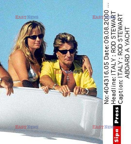 ROD STEWART I RACHEL HUNTER ODBIERAJA DZIECI ZE SZKOLY