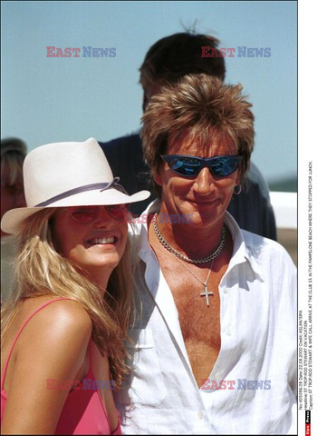 ROD STEWART I RACHEL HUNTER ODBIERAJA DZIECI ZE SZKOLY