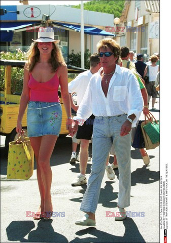 ROD STEWART I RACHEL HUNTER ODBIERAJA DZIECI ZE SZKOLY