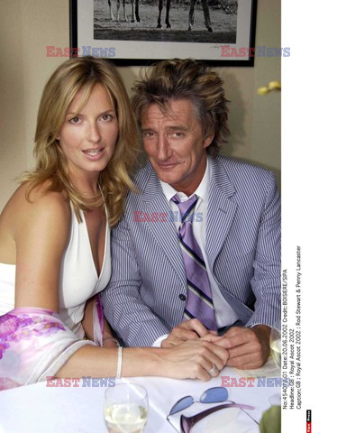 ROD STEWART I RACHEL HUNTER ODBIERAJA DZIECI ZE SZKOLY