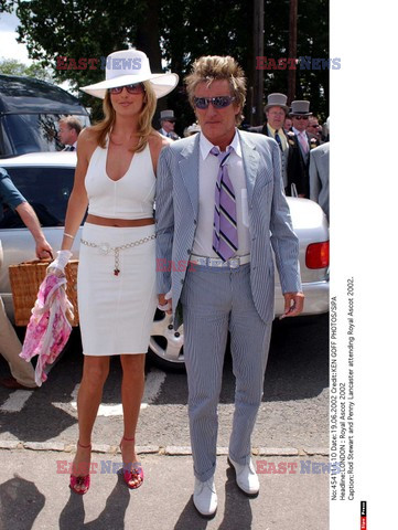 ROD STEWART I RACHEL HUNTER ODBIERAJA DZIECI ZE SZKOLY