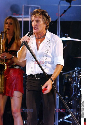 ROD STEWART I RACHEL HUNTER ODBIERAJA DZIECI ZE SZKOLY