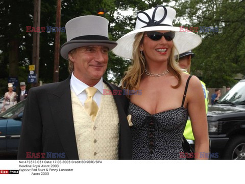 ROD STEWART I RACHEL HUNTER ODBIERAJA DZIECI ZE SZKOLY