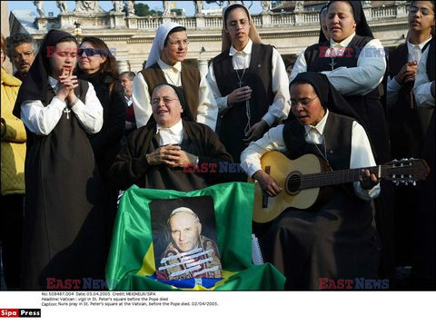 Prayers in Saint Peter's Square, Pope John Paul II has just died