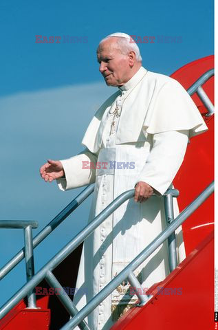 USA: JOHN PAUL II VISIT. ARRIVAL IN BALTIMORE