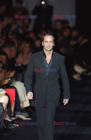 PROJEKTANT TOM FORD PODCZAS MILAN FASHION SHOW