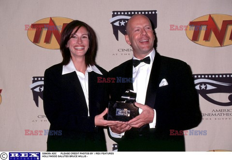 BRUCE WILLIS Z CHLOPCEM NA PLANIE FILMOWYM "THE KIDIN LOS ANGELES"