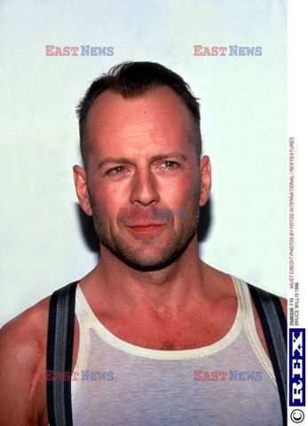 BRUCE WILLIS Z CHLOPCEM NA PLANIE FILMOWYM "THE KIDIN LOS ANGELES"