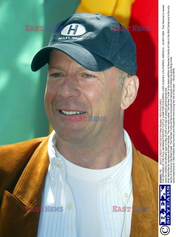 BRUCE WILLIS Z CHLOPCEM NA PLANIE FILMOWYM "THE KIDIN LOS ANGELES"