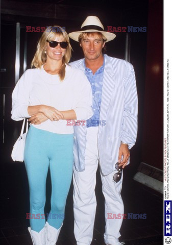 ROD STEWART I RACHEL HUNTER ODBIERAJA DZIECI ZE SZKOLY