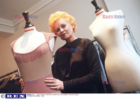 PROJEKTANTKA MODY VIVIENNE WESTWOOD Z MEZEM ANDREASEM KRONTHALEREM NA ROZDANIU NAGROD PARIS FASHION VENUS AWARDS