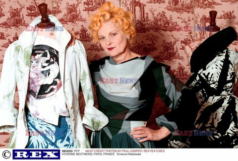 PROJEKTANTKA MODY VIVIENNE WESTWOOD Z MEZEM ANDREASEM KRONTHALEREM NA ROZDANIU NAGROD PARIS FASHION VENUS AWARDS