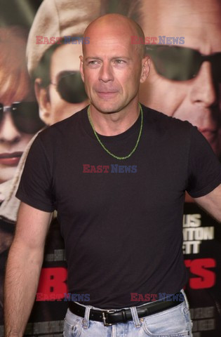 BRUCE WILLIS Z CHLOPCEM NA PLANIE FILMOWYM "THE KIDIN LOS ANGELES"