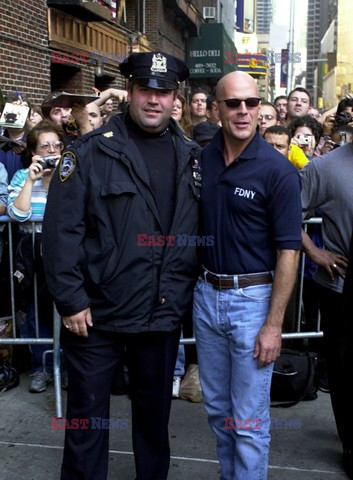 BRUCE WILLIS Z CHLOPCEM NA PLANIE FILMOWYM "THE KIDIN LOS ANGELES"