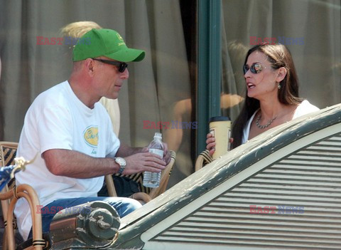 BRUCE WILLIS Z CHLOPCEM NA PLANIE FILMOWYM "THE KIDIN LOS ANGELES"