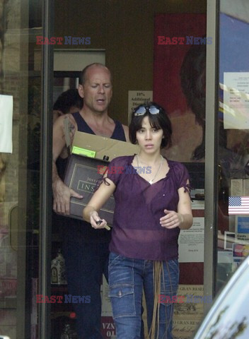 BRUCE WILLIS Z CHLOPCEM NA PLANIE FILMOWYM "THE KIDIN LOS ANGELES"