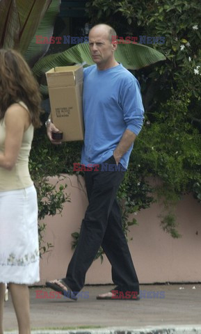 BRUCE WILLIS Z CHLOPCEM NA PLANIE FILMOWYM "THE KIDIN LOS ANGELES"