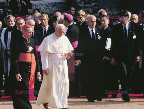 Papież Jan Paweł II za granicą