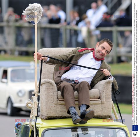 Rowan Atkinson jako Mr Bean na pokazie Goodwood Revival