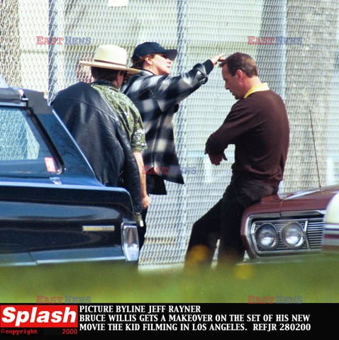 BRUCE WILLIS Z CHLOPCEM NA PLANIE FILMOWYM "THE KIDIN LOS ANGELES"