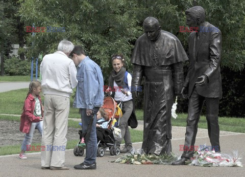 Pomnik Jana Pawła II i Ronalda Regana w Gdańsku