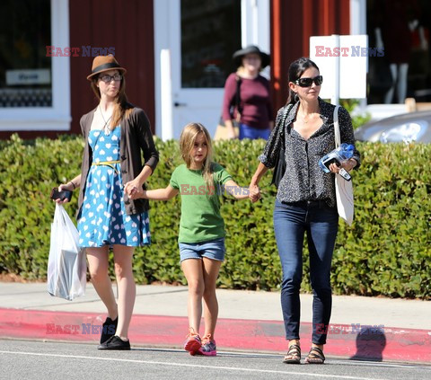 Courteney Cox lunch and shopping with her daughter 
