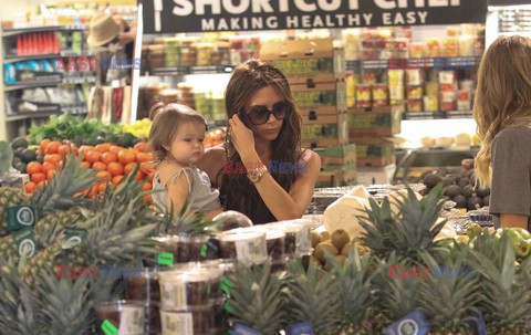 Victoria Beckham z córką w sklepie
