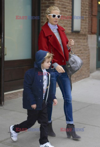 Gwyneth Paltrow w czerwonym płaszczu