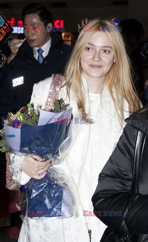 Dakota Fanning i jej siostra Elle Fanning w Seulu