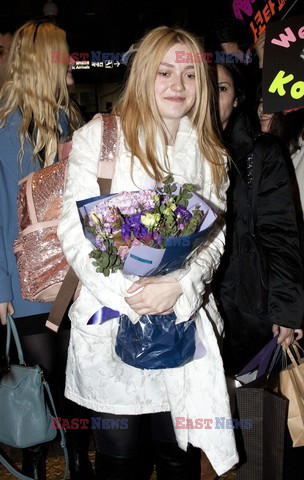 Dakota Fanning i jej siostra Elle Fanning w Seulu