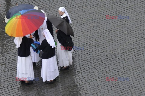 Drugi dzień konklawe w Watykanie