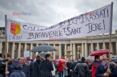 Drugi dzień konklawe w Watykanie