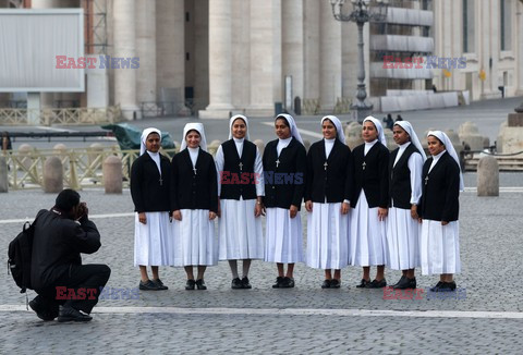 Drugi dzień konklawe w Watykanie