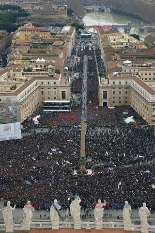 Pope Francis leads his first Angelus prayer 