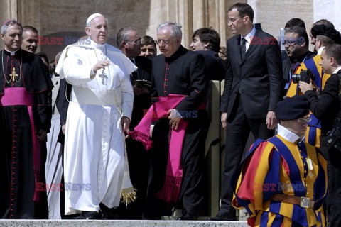 Papież Franciszek podczas audiencji na Placu św. Piotra