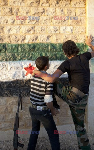 Free Syrian Army youth soldiers attend a training camp 