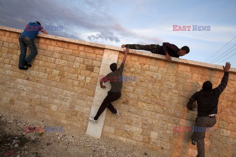 Free Syrian Army youth soldiers attend a training camp 