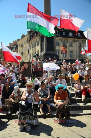 Manifestacja w obronie TV Trwam na Placu Zamkowym