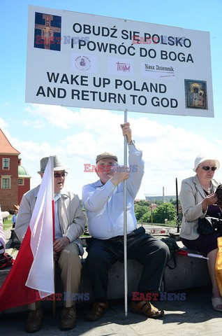 Manifestacja w obronie TV Trwam na Placu Zamkowym