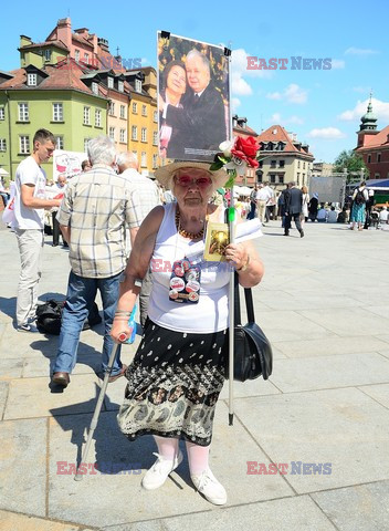 Manifestacja w obronie TV Trwam na Placu Zamkowym